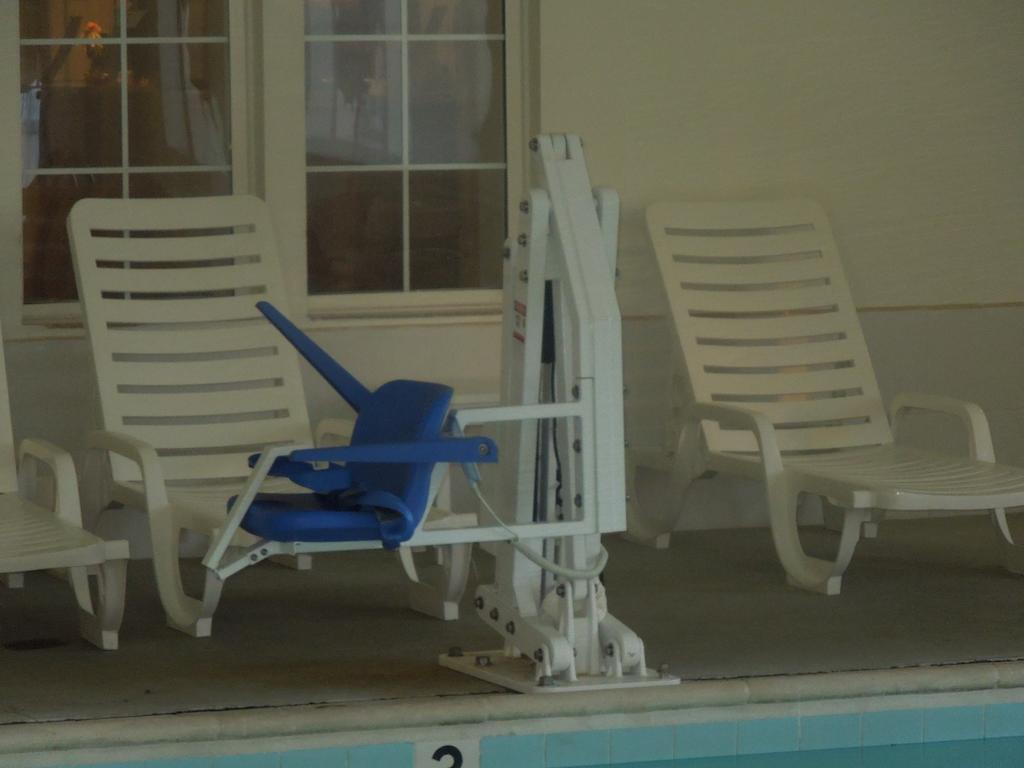 Quality Suites Waldorf Bagian luar foto