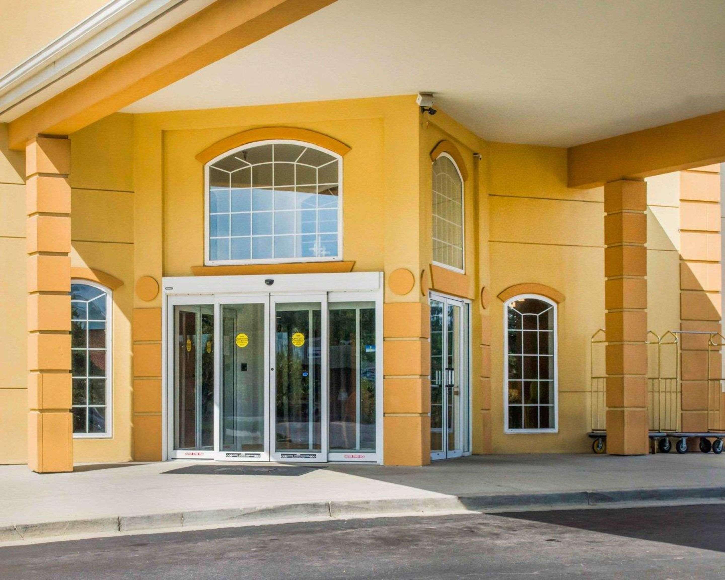 Quality Suites Waldorf Bagian luar foto