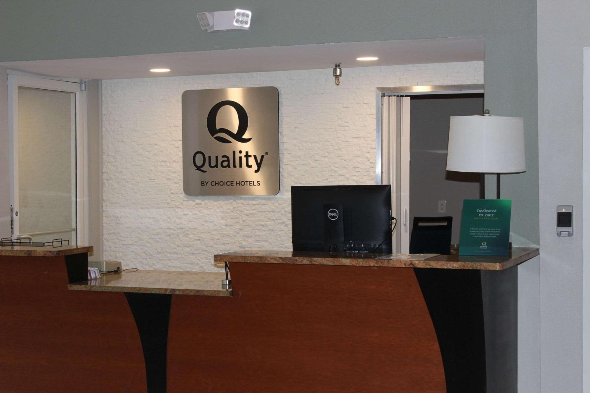 Quality Suites Waldorf Bagian luar foto